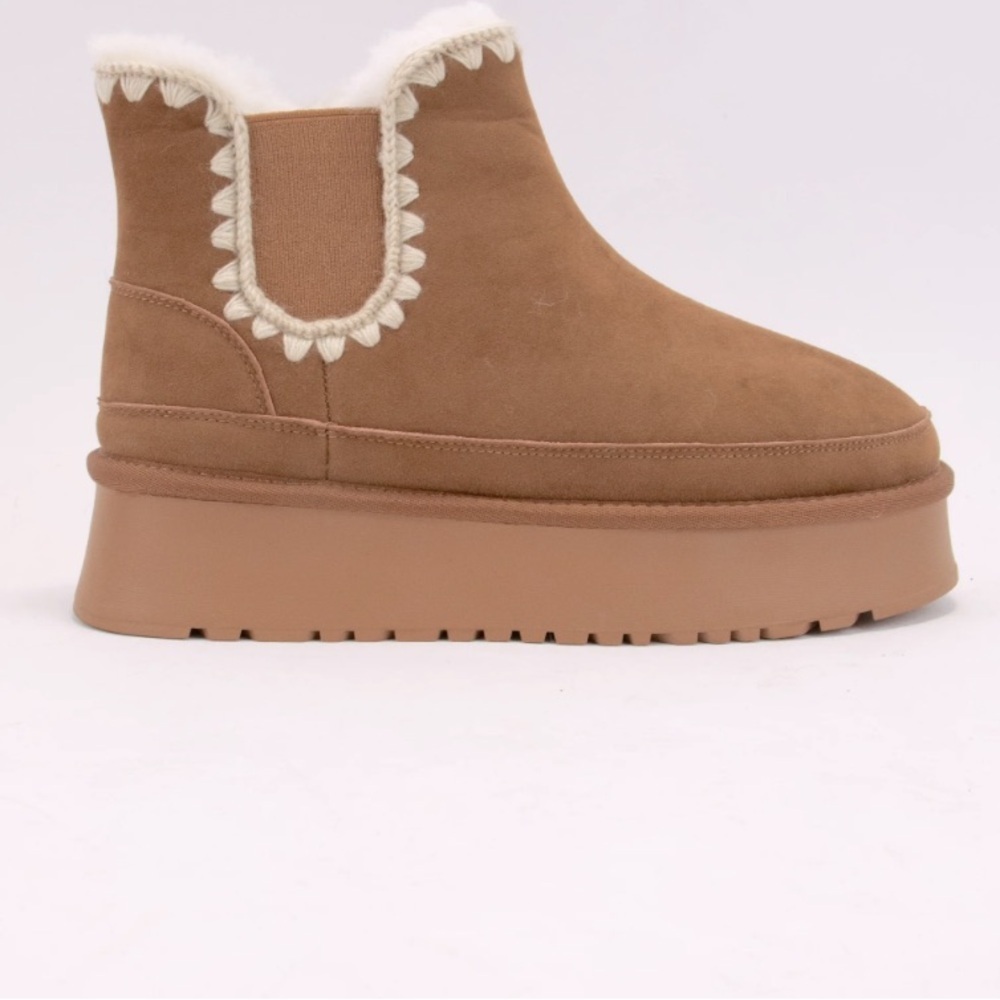 CCOCCI Fur-lined Platform Boot With Crochet Stitching - Picture 2 of 6
